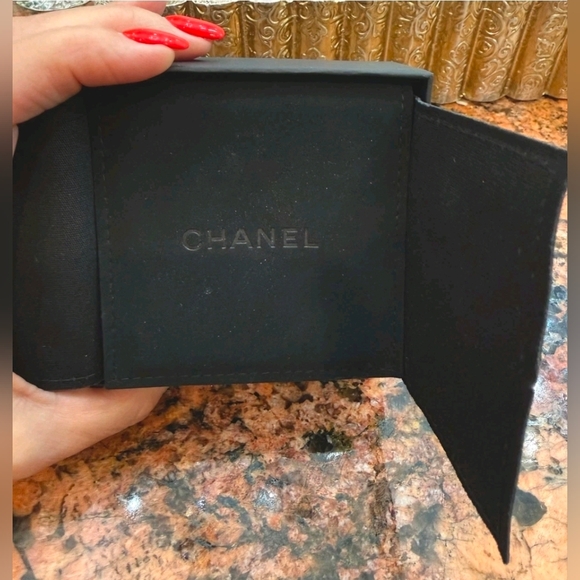 Chanel Women's Earrings Drop Gold Pearls Crystals Studs Luxury Designer NEW - Picture 3 of 9